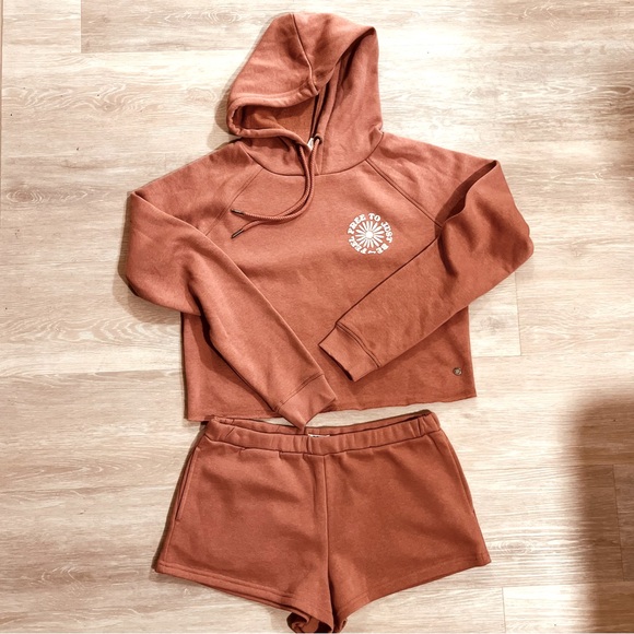 ROXY Tops - Roxy We Arrived cropped hoodie and shorts set. New without tags. NWOT. Sz Small